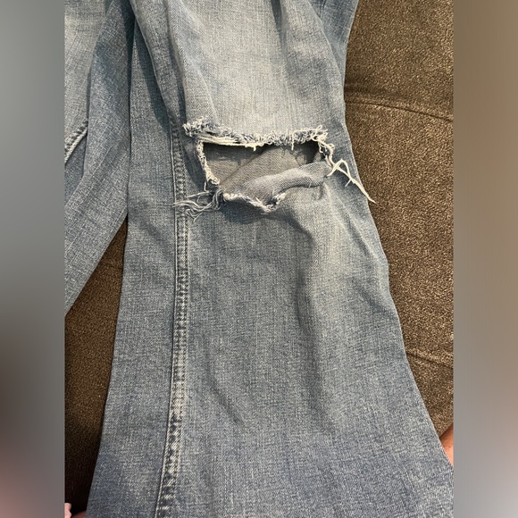 Arizona juniors jeans size 11 low rise boot medium wash, rips, distressed - Picture 2 of 5